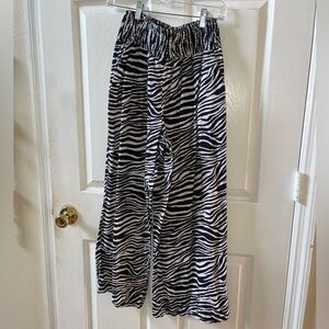 Tahari size Large zebra pants.